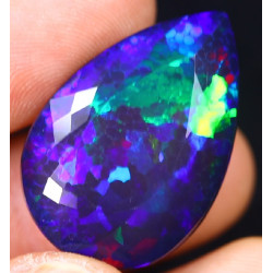Opale Ethiopienne honeycomb AAA facettée 18.19 carats