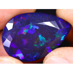 Opale Ethiopienne honeycomb AAA facettée 18.19 carats