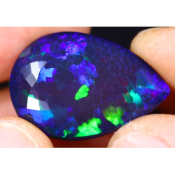 Opale Ethiopienne honeycomb AAA facettée 18.19 carats