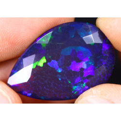 Opale Ethiopienne honeycomb AAA facettée 18.19 carats