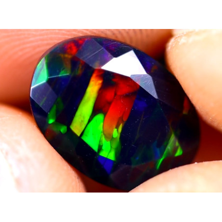 Opale Ethiopienne facettée AAA 2.65 carats