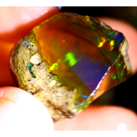 Opale brute crystal 60.35 carats