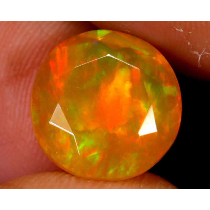 Opale  Ethiopienne facettée orange 4.27 carats