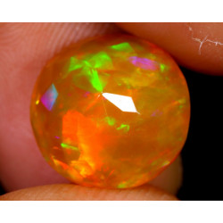 Opale  Ethiopienne facettée orange 4.27 carats