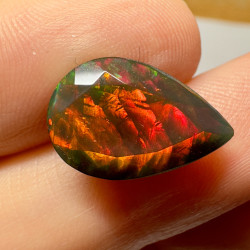 Opale Ethiopienne facettée AAA 3.55carats