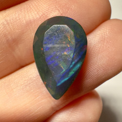 Opale Ethiopienne facettée AAA 3.55carats