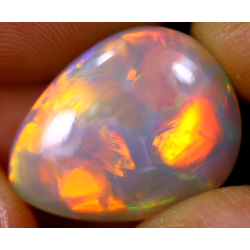 Opale éthiopienne 9.75 carats TOP GRADE