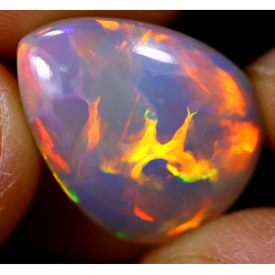 Opale éthiopienne 9.75 carats TOP GRADE