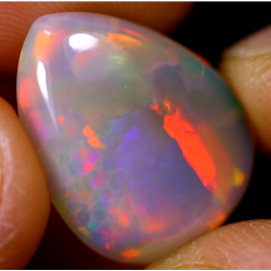 Opale éthiopienne 9.75 carats TOP GRADE