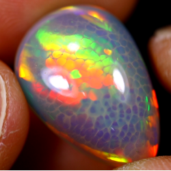 Opale éthiopienne 11.40 carats TOP GRADE