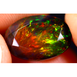 Opale Ethiopienne facettée AAA 2.50 carats