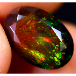 Opale Ethiopienne facettée AAA 2.50 carats