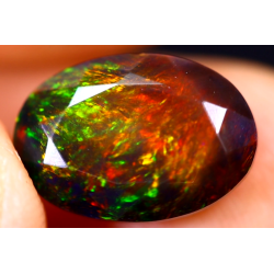 Opale Ethiopienne facettée AAA 2.50 carats