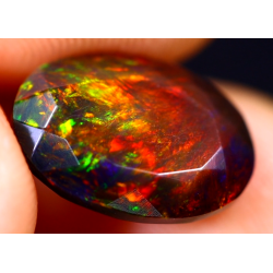 Opale Ethiopienne facettée AAA 2.50 carats