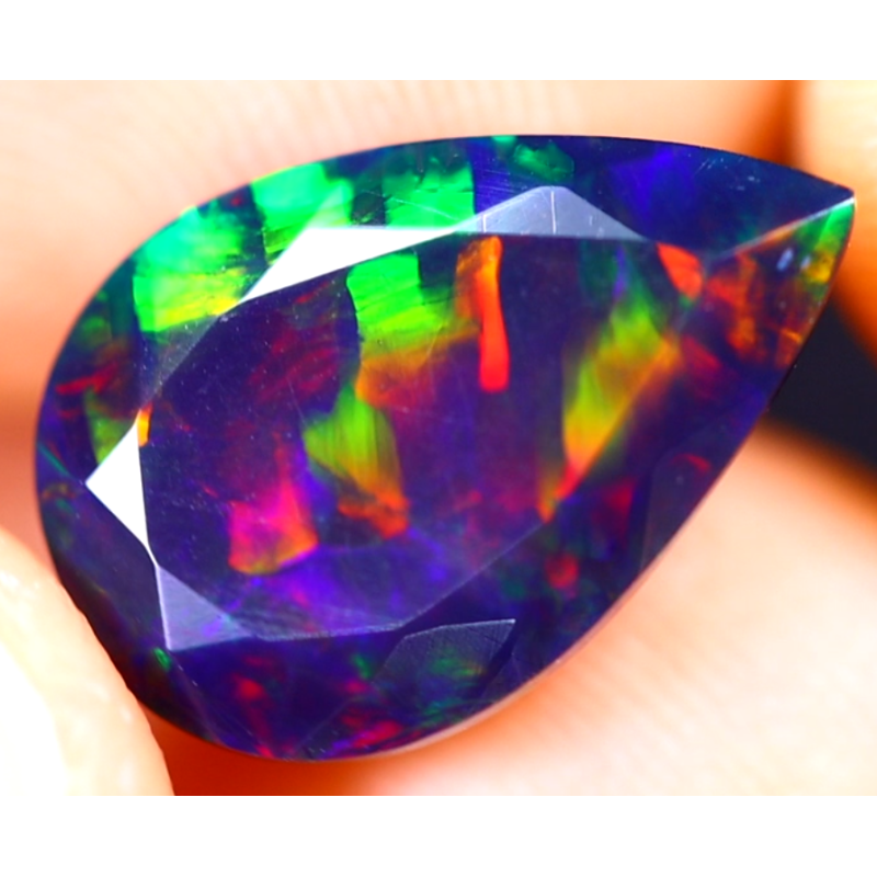 Opale Ethiopienne facettée AAA 2.90 carats