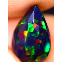 Opale Ethiopienne facettée AAA 2.90 carats