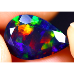 Opale Ethiopienne facettée AAA 2.90 carats