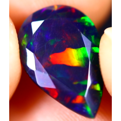 Opale Ethiopienne facettée AAA 2.90 carats