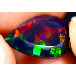 Opale Ethiopienne facettée AAA 2.90 carats