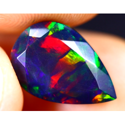 Opale Ethiopienne facettée AAA 2.90 carats