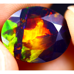 Opale Ethiopienne facettée AAA 3.60 carats