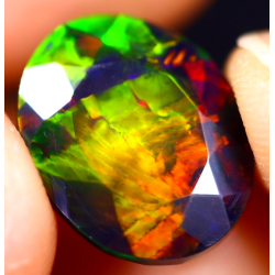 Opale Ethiopienne facettée AAA 3.60 carats