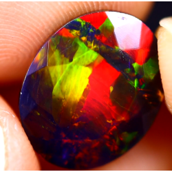 Opale Ethiopienne facettée AAA 3.60 carats
