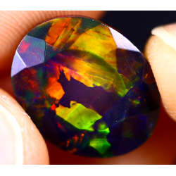 Opale Ethiopienne facettée AAA 3.60 carats