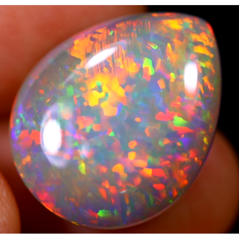 Opale éthiopienne 12.85 carats TOP GRADE