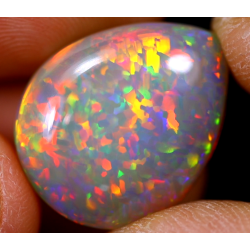 Opale éthiopienne 12.85 carats TOP GRADE