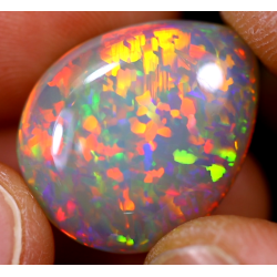 Opale éthiopienne 12.85 carats TOP GRADE