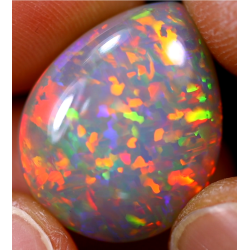 Opale éthiopienne 12.85 carats TOP GRADE