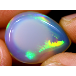 Opale éthiopienne 17.91 carats TOP GRADE