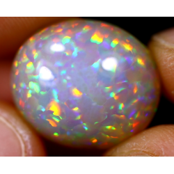 Opale éthiopienne 13.65 carats TOP GRADE
