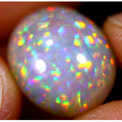 Opale éthiopienne 13.65 carats TOP GRADE