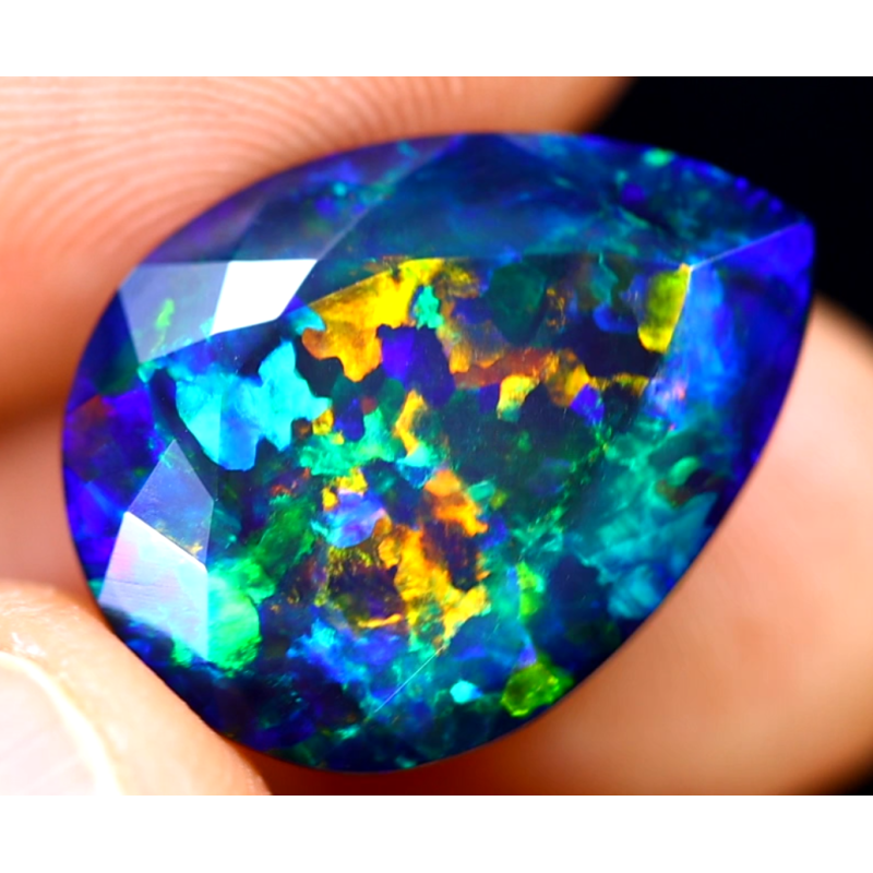 Opale Ethiopienne facettée TOP GRADE 8.15carats