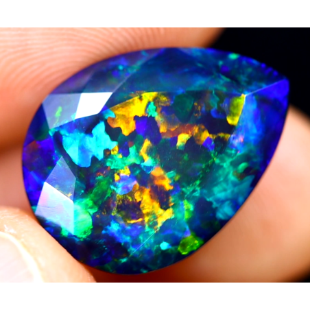 Opale Ethiopienne facettée TOP GRADE 8.15carats