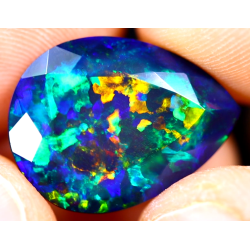 Opale Ethiopienne facettée TOP GRADE 8.15carats