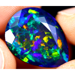 Opale Ethiopienne facettée TOP GRADE 8.15carats