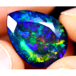 Opale Ethiopienne facettée TOP GRADE 8.15carats