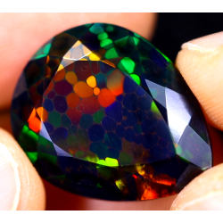 Opale Ethiopienne facettée TOP GRADE 11.50carats