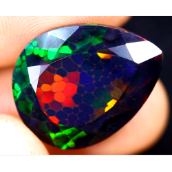 Opale Ethiopienne facettée TOP GRADE 11.50carats