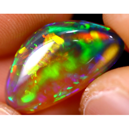 Opale éthiopienne dark cystal rainbow 4.70 carats