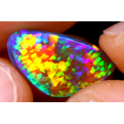 Opale éthiopienne dark cystal rainbow 4.70 carats