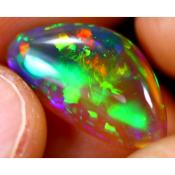 Opale éthiopienne dark cystal rainbow 4.70 carats