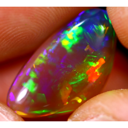 Opale éthiopienne dark cystal rainbow 4.70 carats