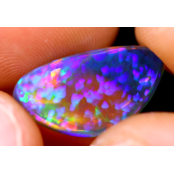 Opale éthiopienne dark cystal rainbow 4.70 carats