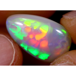 Opale éthiopienne 5.65 carats TOP GRADE