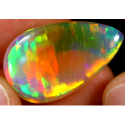 Opale éthiopienne rainbow crystal 9.32 carats