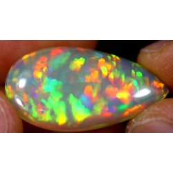 Opale éthiopienne rainbow crystal 11.20 carats TOP GRADE